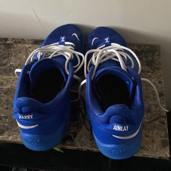 Outstandingly comfort. They give 2 inches off the ground. Laces up easy - Picture 5 of 7